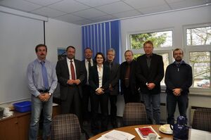 Geschäftsführer RVE, Roland Richter (2.v.l.) und die Betriebsräte der RVE u. CVAG mit Daniela Kolbe.