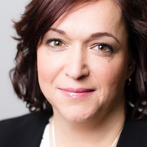 Simone Lang